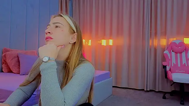 Reina Cummings online show from October 19, 2025, 6:03 am