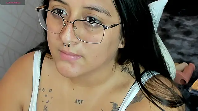 Snapshot of megann__up chatting on December 20, 2025, 7:32 pm megann up online show from December 20, 2025, 7:32 pm