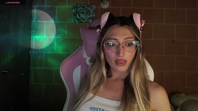 Snapshot of Andrea_camilaaa chatting on September 9, 2025, 5:51 am Andrea camilaaa online show from September 9, 2025, 5:51 am