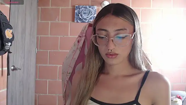 Snapshot of Andrea_camilaaa chatting on September 21, 2025, 4:19 pm Andrea camilaaa online show from September 21, 2025, 4:19 pm