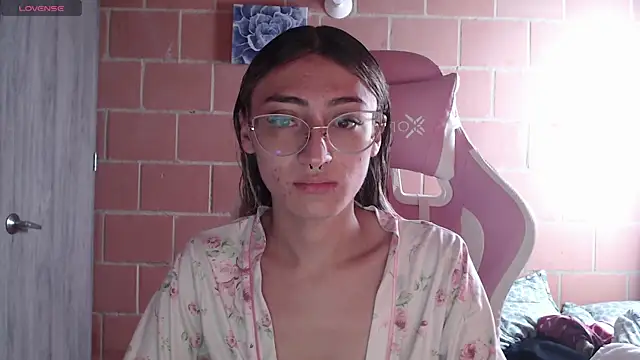 Snapshot of Andrea_camilaaa chatting on November 10, 2025, 1:32 pm Andrea camilaaa online show from November 10, 2025, 1:32 pm