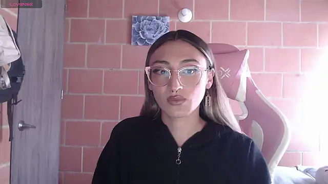 Andrea camilaaa online show from February 4, 2026, 3:07 pm