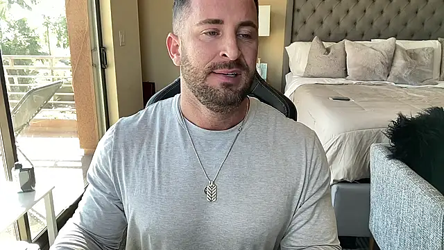 brettmycles28 online show from October 30, 2025, 5:57 pm