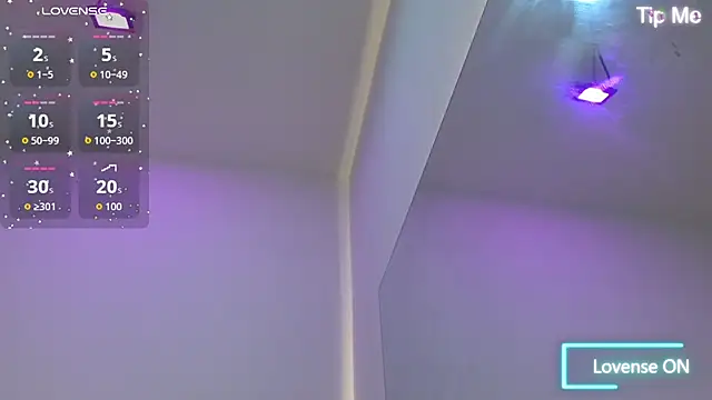 luna starr69 online show from October 31, 2025, 1:34 pm