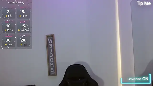 luna starr69 online show from December 4, 2025, 1:09 pm