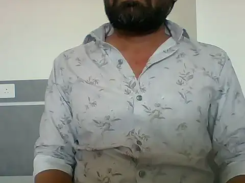 Snapshot of autophile-indian chatting on December 3, 2025, 6:21 am autophile-indian online show from December 3, 2025, 6:21 am