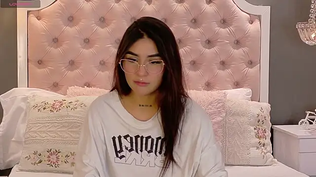 VioletBlaze online show from November 26, 2025, 1:34 pm