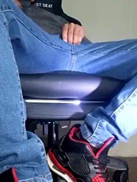 Bosssweet22cm online show from November 25, 2025, 11:38 pm