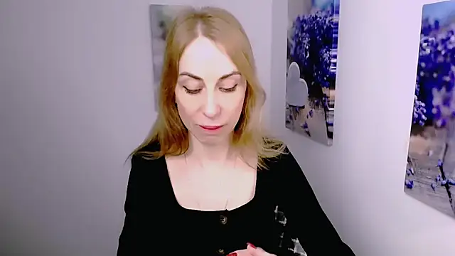 Snapshot of Create_your_own_sun chatting on February 5, 2026, 1:49 pm Create your own sun online show from February 5, 2026, 1:49 pm