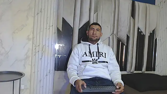 Snapshot of Morganandmegan chatting on October 13, 2025, 11:32 am Morganandmegan online show from October 13, 2025, 11:32 am