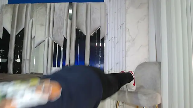 Snapshot of Morganandmegan chatting on November 10, 2025, 11:20 am Morganandmegan online show from November 10, 2025, 11:20 am