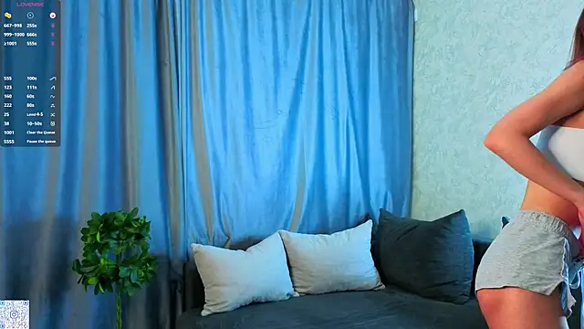 Snapshot of FloraNesli chatting on January 15, 2026, 6:29 am FloraNesli online show from January 15, 2026, 6:29 am