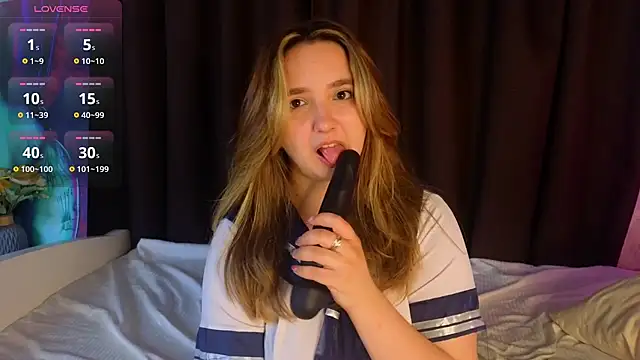 Snapshot of LucilleMcBride chatting on October 17, 2025, 7:11 am LucilleMcBride online show from October 17, 2025, 7:11 am