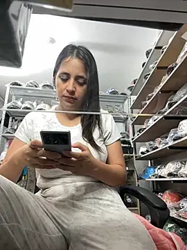 Snapshot of GiaDuque chatting on October 28, 2025, 11:14 am GiaDuque online show from October 28, 2025, 11:14 am