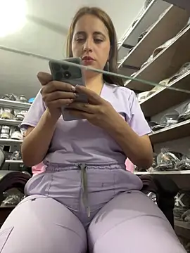 Snapshot of GiaDuque chatting on January 8, 2026, 11:34 am GiaDuque online show from January 8, 2026, 11:34 am