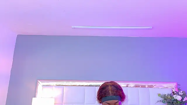 MadeleineHocker online show from November 6, 2025, 12:50 pm