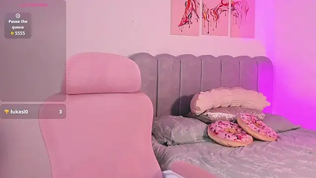 DafneVega online show from December 4, 2025, 2:04 pm