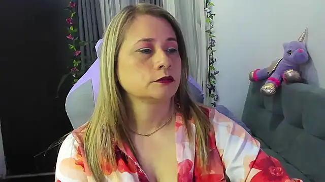 Snapshot of milagros_latina75 chatting on December 2, 2025, 11:34 pm milagros latina75 online show from December 2, 2025, 11:34 pm