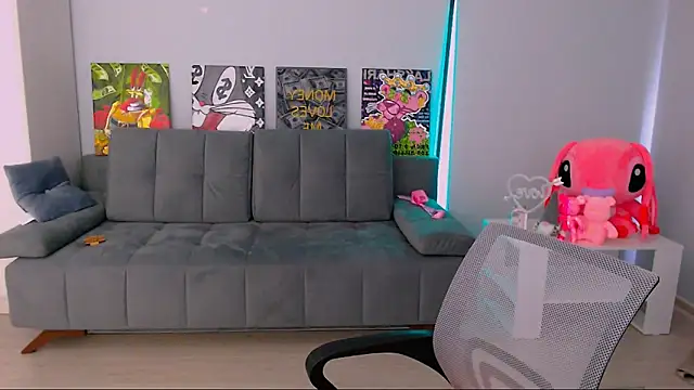 queenofthesense  online show from February 17, 2026, 8:11 am