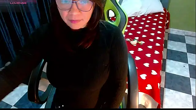hiilarybrown online show from July 19, 2026, 2:15 am
