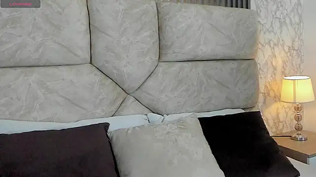 leilapons online show from October 12, 2025, 6:07 pm