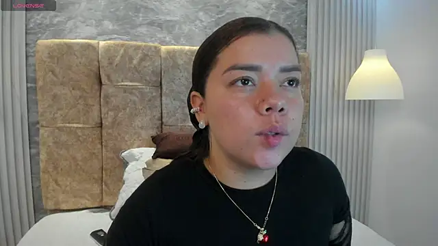 leilapons online show from November 21, 2025, 5:00 pm