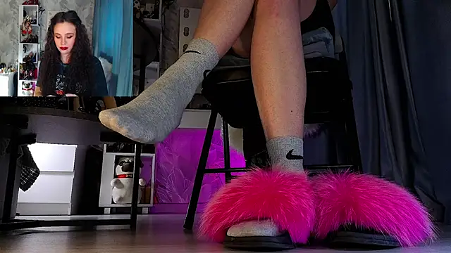 Feet Heelss online show from December 4, 2025, 11:30 am