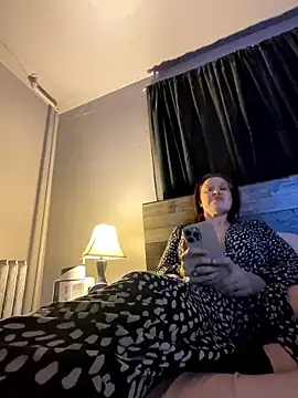 Snapshot of lbbushy81 chatting on January 15, 2026, 3:44 am lbbushy81 online show from January 15, 2026, 3:44 am