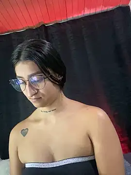 EVAH LEE  online show from October 31, 2025, 3:51 am