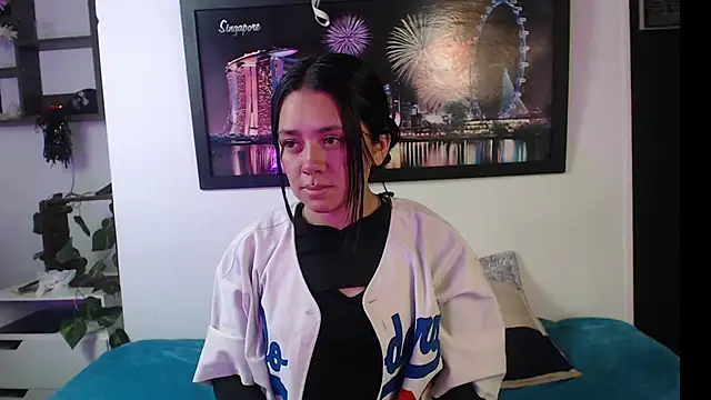 hellenngp online show from November 5, 2025, 7:47 pm