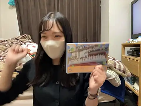 yuu-chan  online show from November 30, 2025, 8:07 am