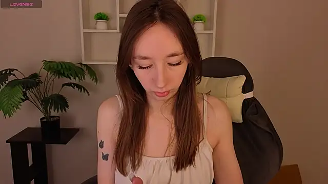 Miche1le Allenne online show from March 8, 2026, 2:04 am