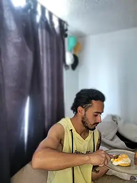 Snapshot of Andrusex100 chatting on April 5, 2026, 9:01 pm Andrusex100 online show from April 5, 2026, 9:01 pm