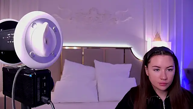 MeganStrain online show from September 19, 2025, 3:08 am