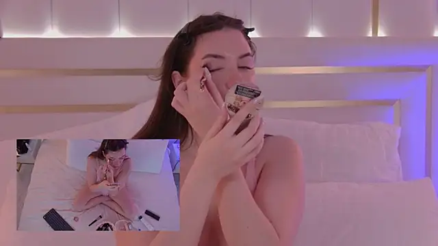 MeganStrain online show from September 30, 2025, 3:44 am