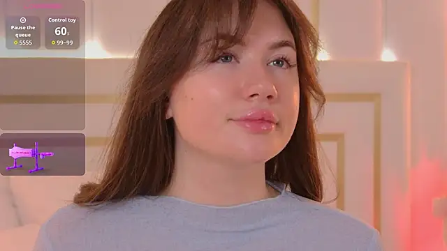 Snapshot of MeganStrain chatting on October 5, 2025, 3:05 am MeganStrain online show from October 5, 2025, 3:05 am