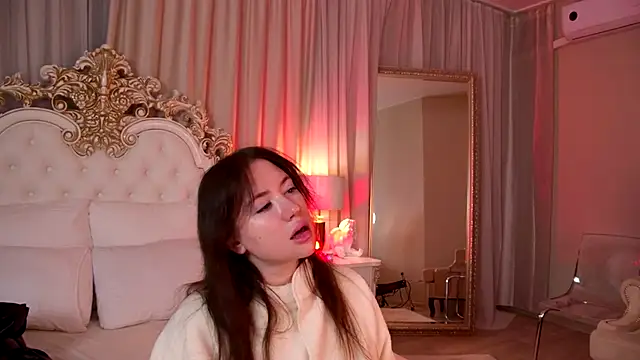 Snapshot of MeganStrain chatting on December 17, 2025, 3:23 am MeganStrain online show from December 17, 2025, 3:23 am