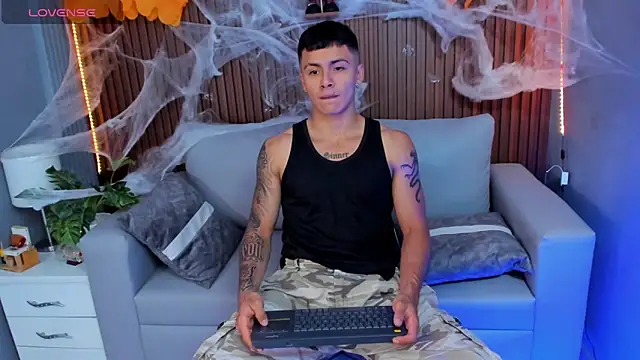 Leo santoro online show from October 18, 2025, 1:56 pm