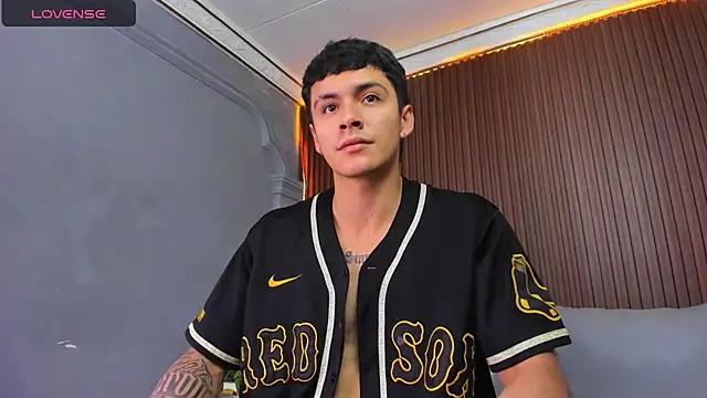 Leo santoro online show from December 15, 2025, 3:16 pm