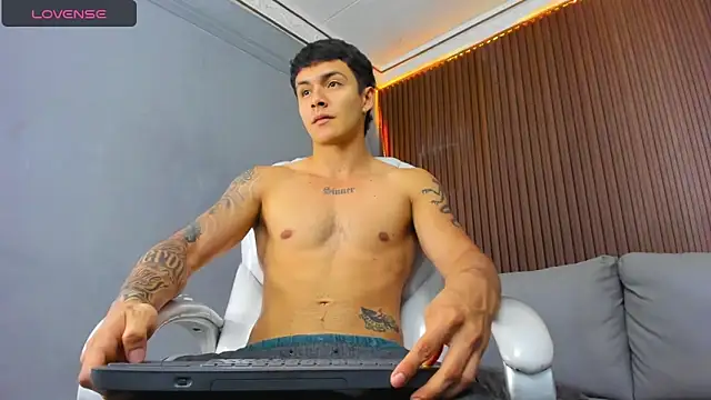 Leo santoro online show from December 16, 2025, 2:44 pm