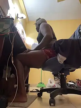 Snapshot of femboyslqueen chatting on October 27, 2025, 6:06 am femboyslqueen online show from October 27, 2025, 6:06 am