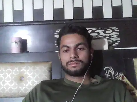 ursdreamperson online show from November 15, 2025, 4:43 am