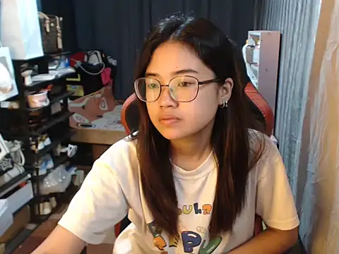 urhoneybunny25 online show from October 10, 2025, 11:26 pm