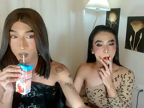 Snapshot of The_Fucking_Dolls chatting on July 10, 2026, 4:53 pm The Fucking Dolls online show from July 10, 2026, 4:53 pm
