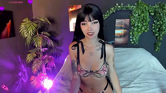Snapshot of Evelyn_Russoo chatting on September 16, 2025, 1:56 pm Evelyn Russoo online show from September 16, 2025, 1:56 pm