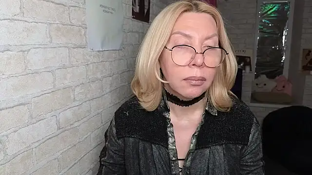 Wendy Waves online show from October 2, 2025, 12:23 pm