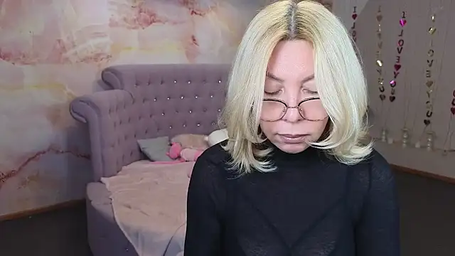 Wendy Waves online show from October 5, 2025, 11:08 am