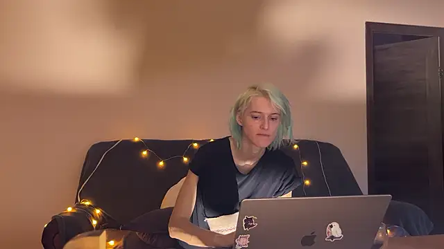 Lea Elfie online show from March 24, 2026, 3:17 pm