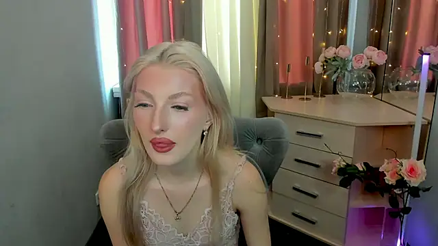 Snapshot of Sarrah_blush chatting on September 9, 2025, 8:25 am Sarrah blush online show from September 9, 2025, 8:25 am