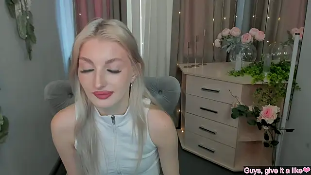 Snapshot of Sarrah_blush chatting on September 18, 2025, 8:16 am Sarrah blush online show from September 18, 2025, 8:16 am